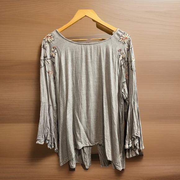 LC Lauren Conrad Tops - Lauren Conrad Grey Boho Blouse Sz XXL Flare Sleeve Floral Embroidered Casual Top